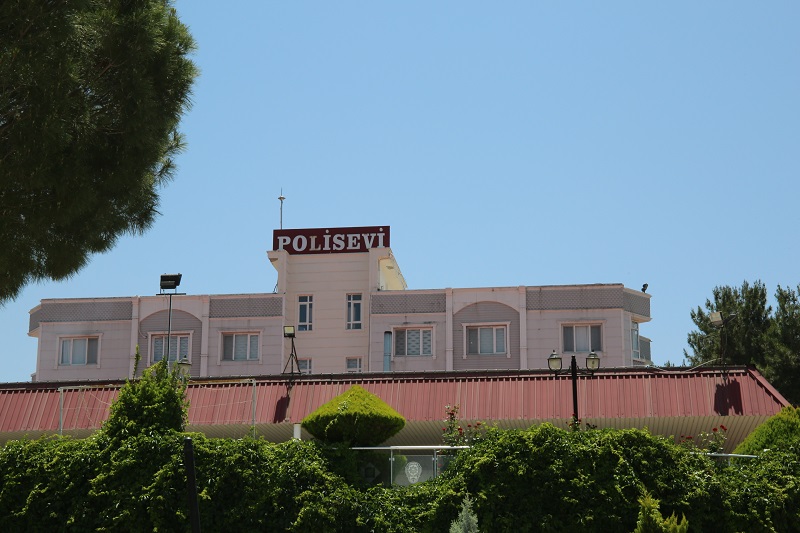 izmir narlıdere polis evi